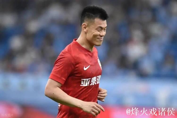 谭龙:只要我们站得住 亚泰这面旗帜就不会倒 谭龙:只要我们站得住 亚泰这面旗帜就不会倒